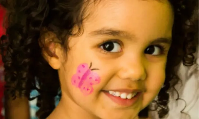 Niña sonriendo